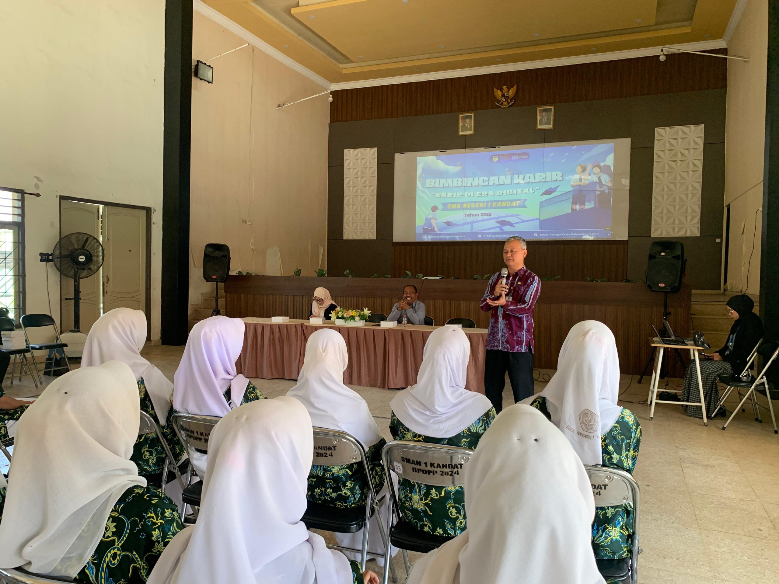 Disnaker Kabupaten Kediri Berikan Bimbingan Karir kepada Siswa SMA