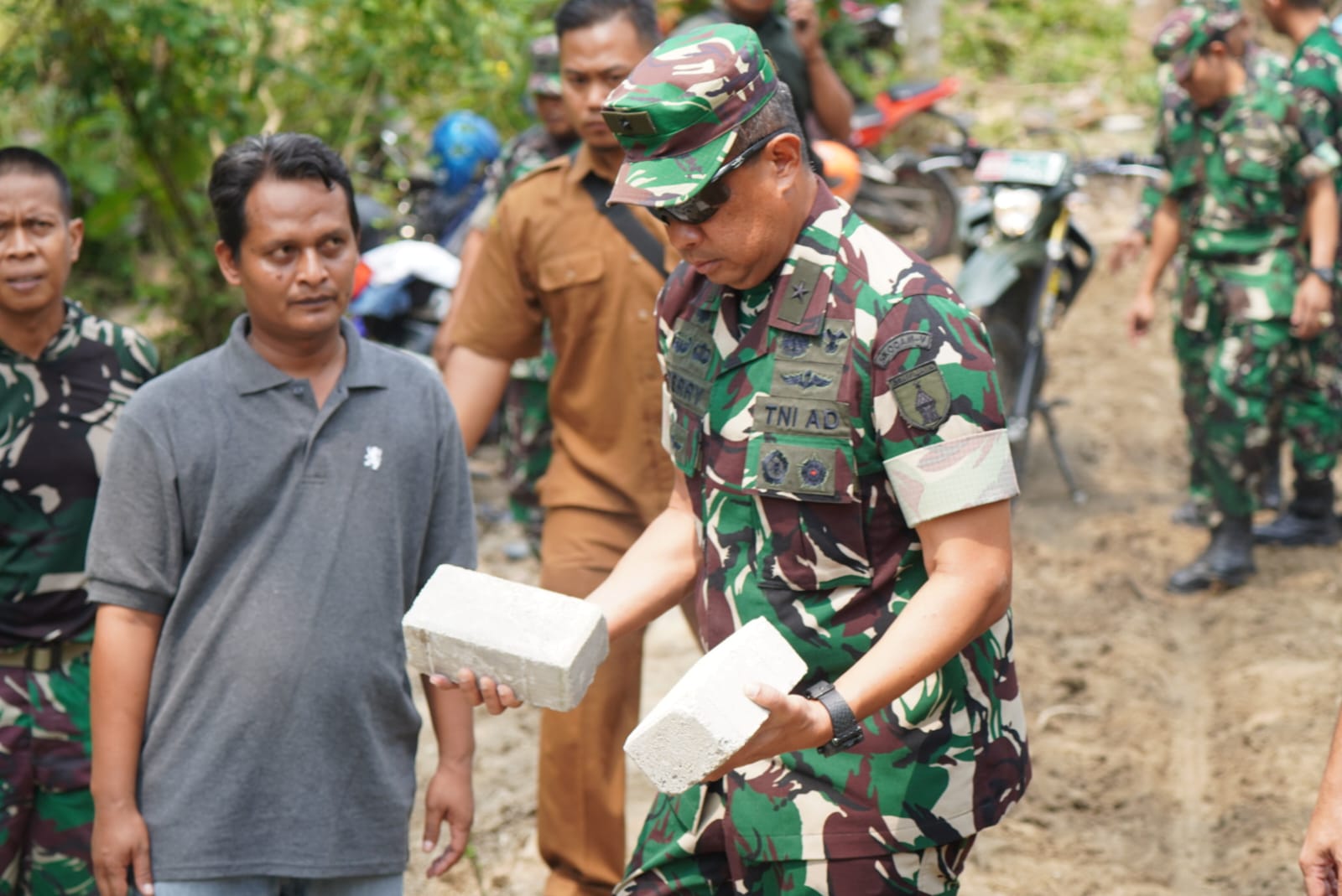 Kepala Staf Kodam V/Brawijaya Tinjau Lokasi TMMD di Ngusikan