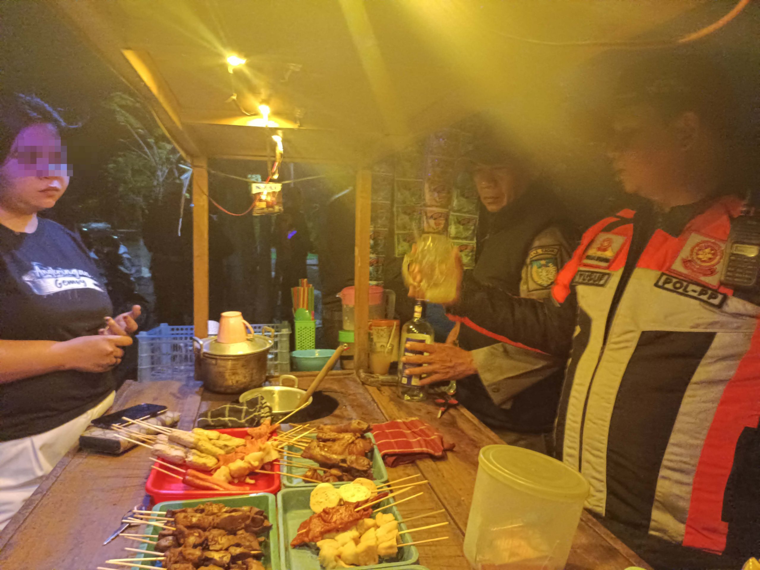 Satpol PP Kediri Temukan Miras di Angkringan Dekat Masjid