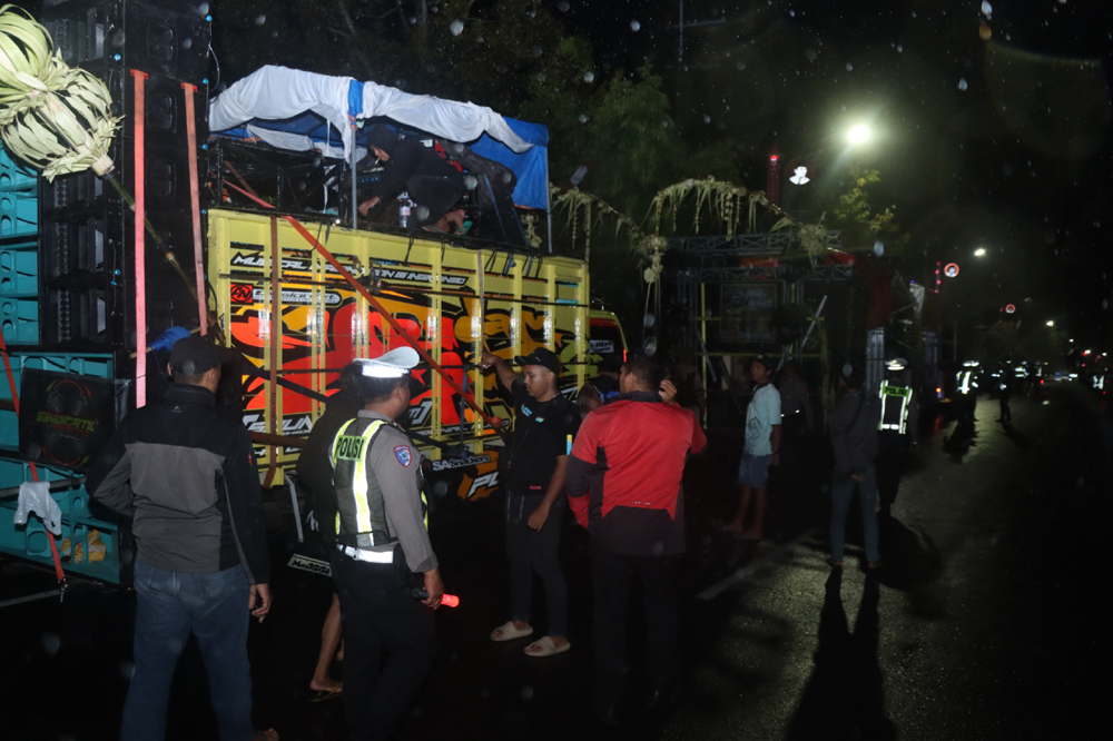 Karnaval di Kedawung Berakhir ke Polisi, 15 Truk Diamankan usai Gembol Sound Horeg