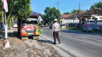 Kecelakaan di Jalan Raya Blitar-Kediri, Motor Ringsek Pengendara Selamat Meski Tabrakan dengan Truk