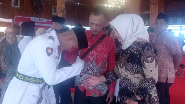 Pengukuhan Paskibra Kediri 2025 Penuh Haru, Orang Tua Bangga Lihat Perubahan Anak