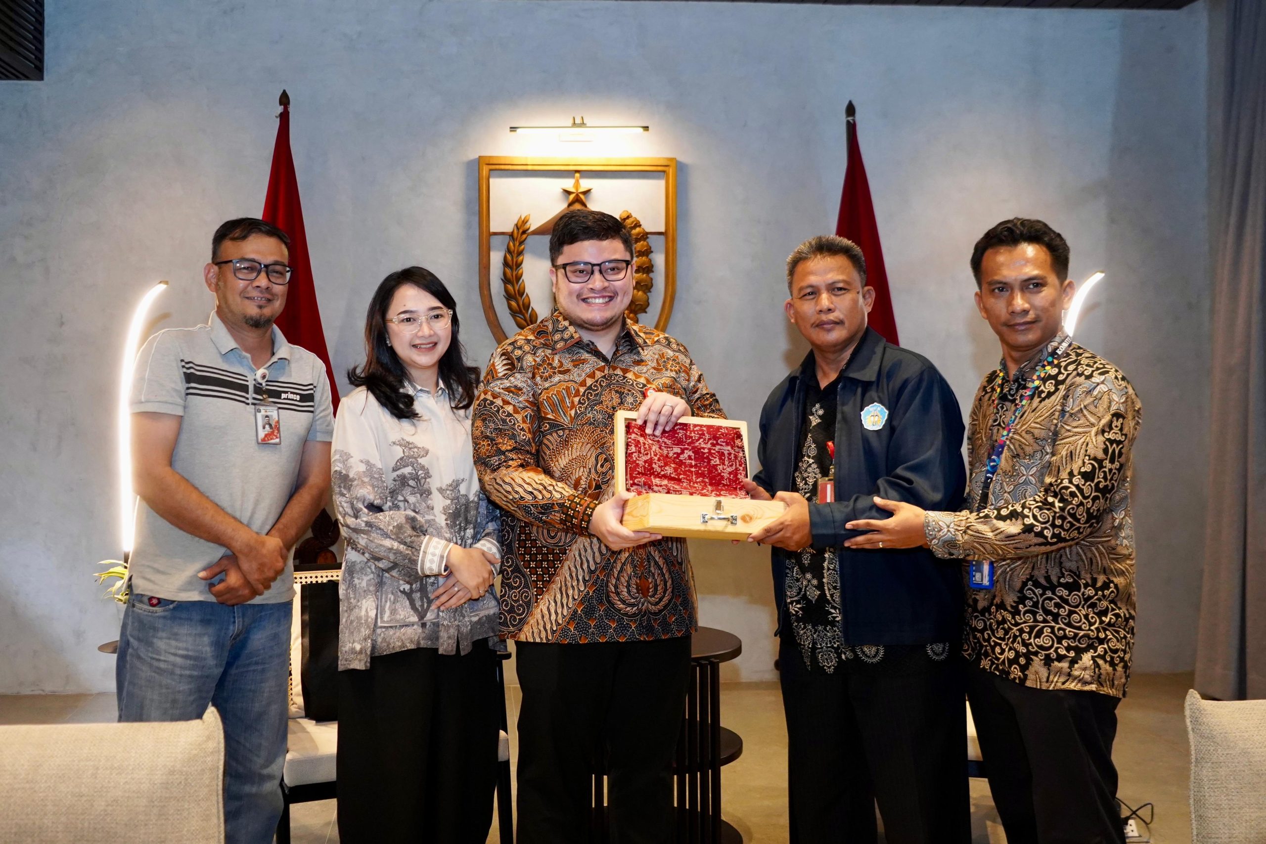 Momen Mas Dhito dan Mbak Cicha Bertemu dan Video Call Guru SMA