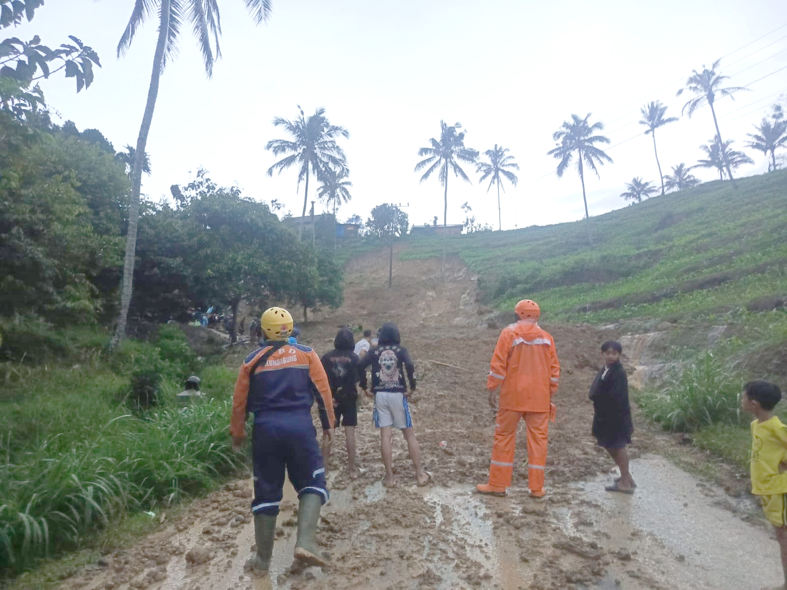 Ruas Jalan Tulungagung-Trenggalek Terputus, Bangunan SDN 2 Kradinan Rusak