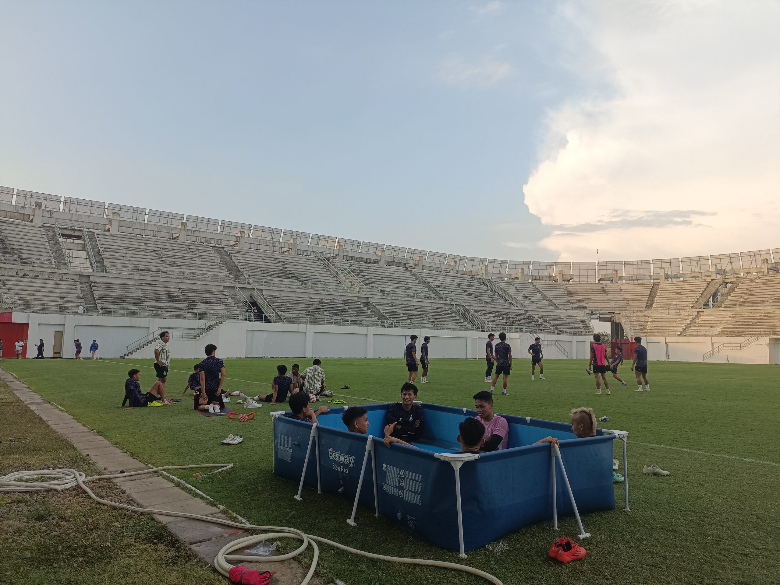 Sembilan Pemain Asing Persik Kediri Adaptasi Makanan Khas Indonesia Jelang Liga 1 2025