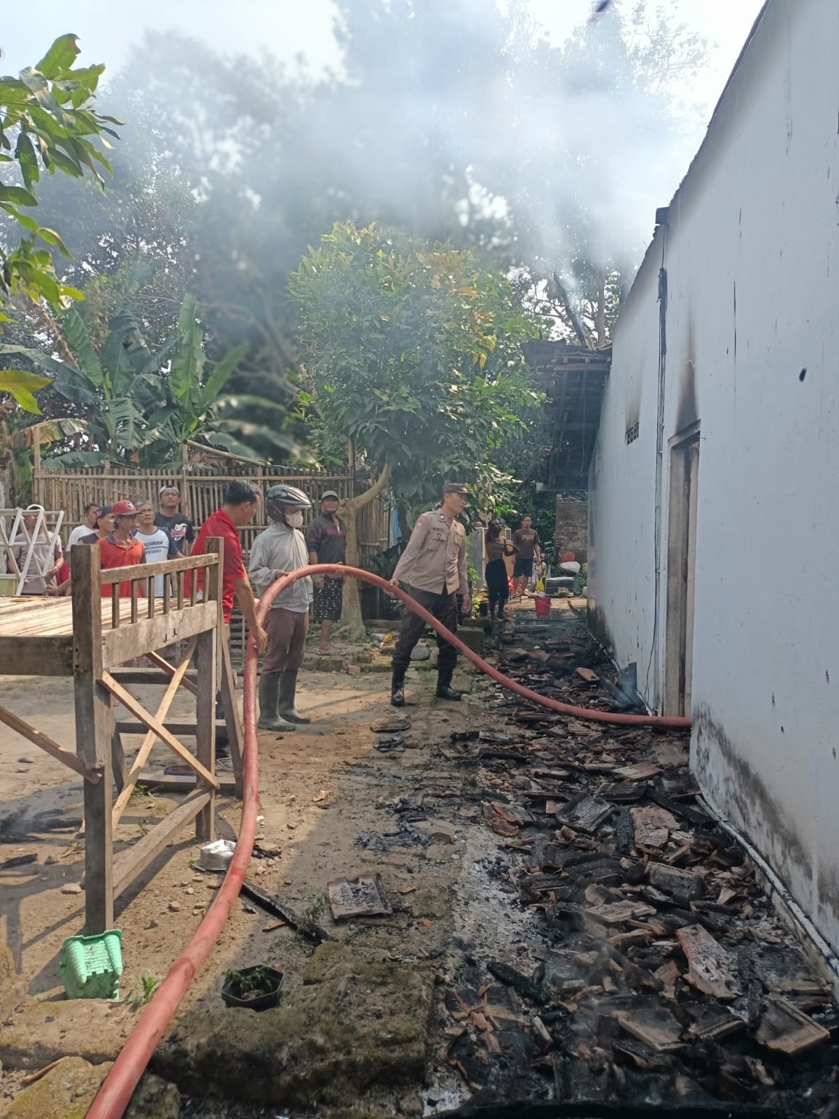 Rumah Kontrakan Terbakar di Blitar, Tiga Motor Ludes dan Kerugian Capai Rp 70 Juta