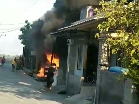 Isi Bensin ke Botol, Ruko di Kalitengah Lamongan Ludes Terbakar, Pemilik Luka Bakar