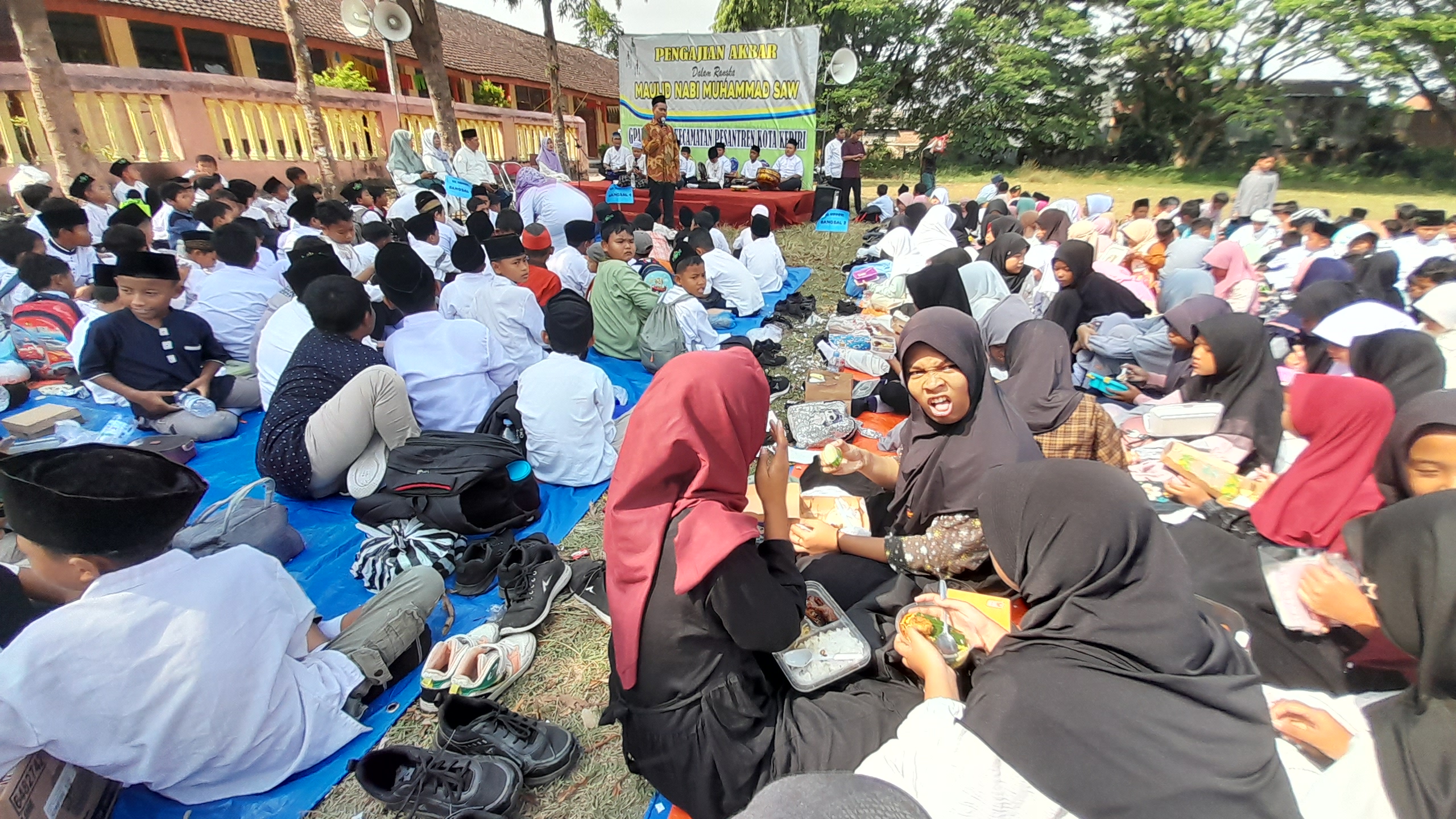 Ribuan Siswa di Kecamatan Pesantren Kediri Peringati Maulid Nabi Muhammad SAW