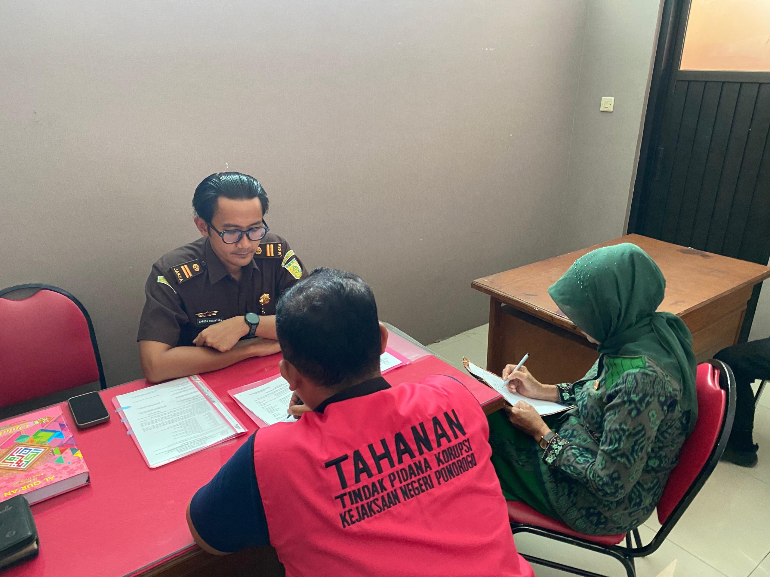 Kejari Ponorogo Limpahkan Tersangka Kredit Fiktif BRI Ponorogo ke JPU