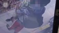 Viral Video Pelajar Bermesraan di Minimarket Jombang, Polisi Tunggu Perkembangan