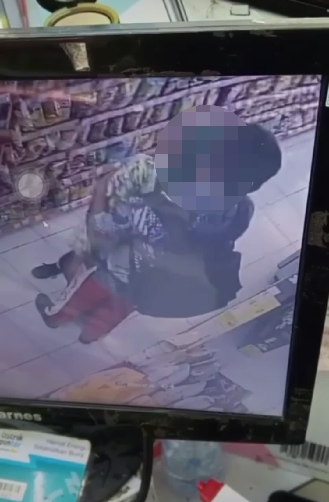 Viral Video Pelajar Bermesraan di Minimarket Jombang, Polisi Tunggu Perkembangan