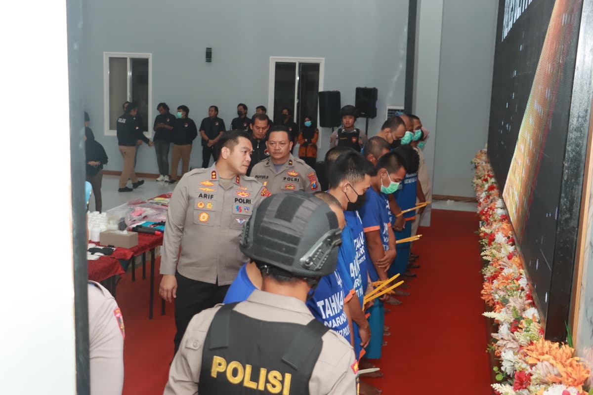 Polres Blitar Ungkap 10 Kasus Narkoba dan Miras, 13 Tersangka Diamankan