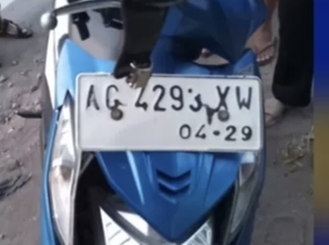 Tabrakan Dua Motor di Jalan Raya Nganjuk–Kediri, Tiga Korban Luka-Luka