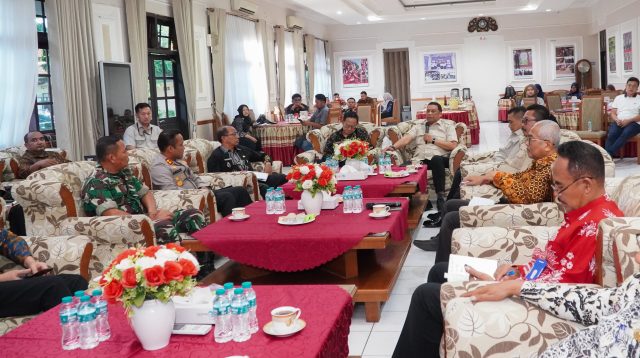 Pasca Kasus Keracunan Siswa, Deputi BGN Turun Langsung Evaluasi Program Makan Bergizi Gratis di Lamongan