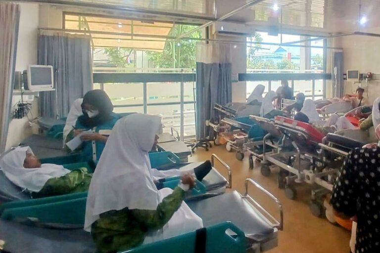 Belasan Pelajar MTs Al Khalifah Kepanjen Diduga Keracunan MBG