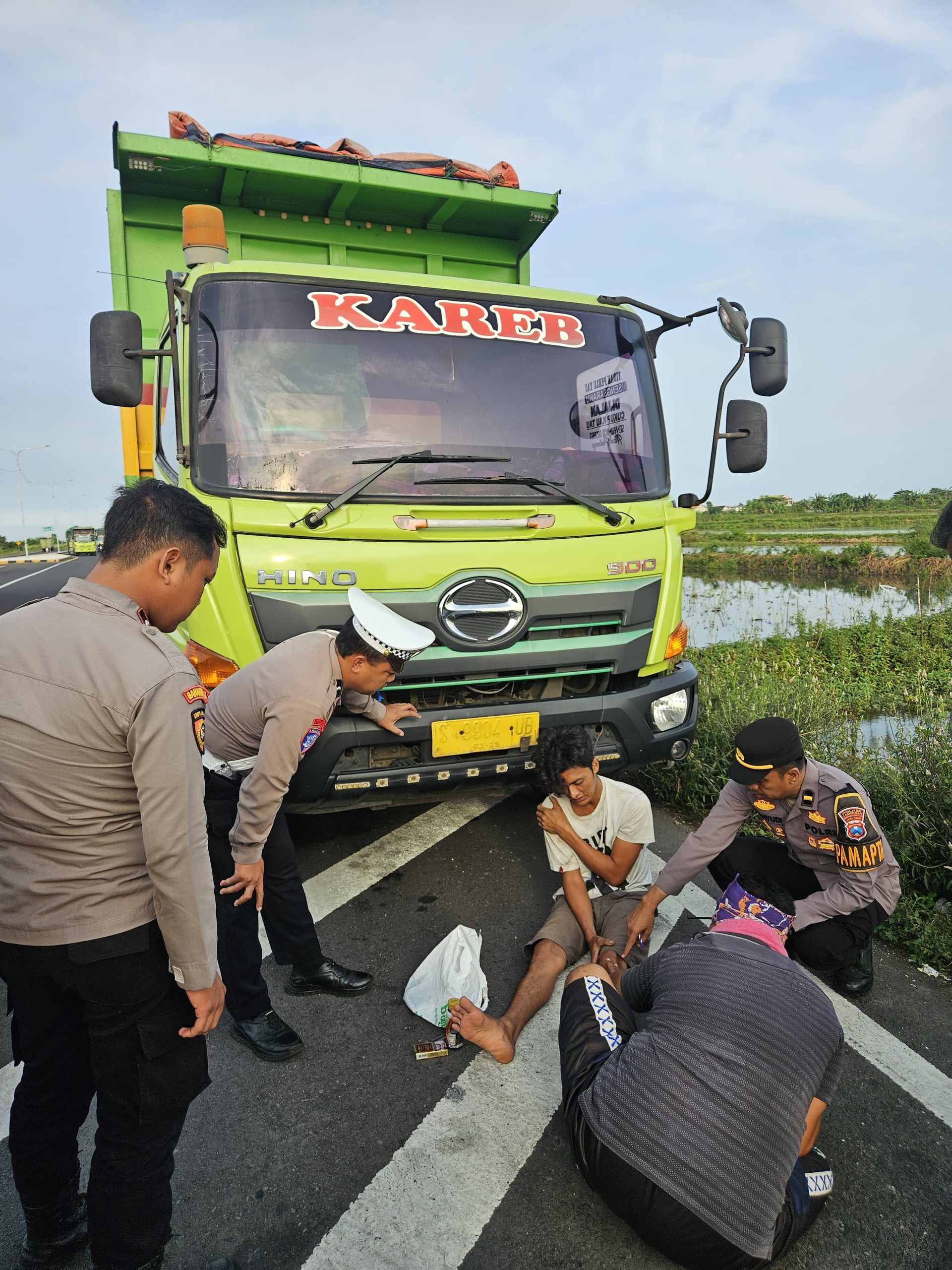 Dua Sopir Truk Dibegal di JLU Lamongan, Satu Luka Parah Usai Melawan Pelaku