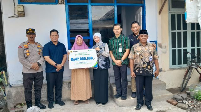 Walikota Kediri Vinanda Prameswati Berikan Santunan Bagi Pekerja Rentan Sebesar Rp 42 Juta