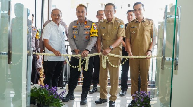 Tingkatkan Pelayanan Publik, Bupati Resmikan Dua Gedung Hibah di Polres Lamongan