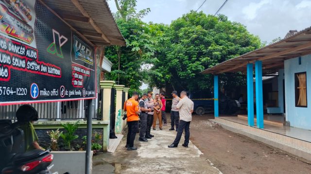 Kehabisan Oksigen, Warga Kanigoro Ditemukan Meninggal Dunia di Dalam Mobil