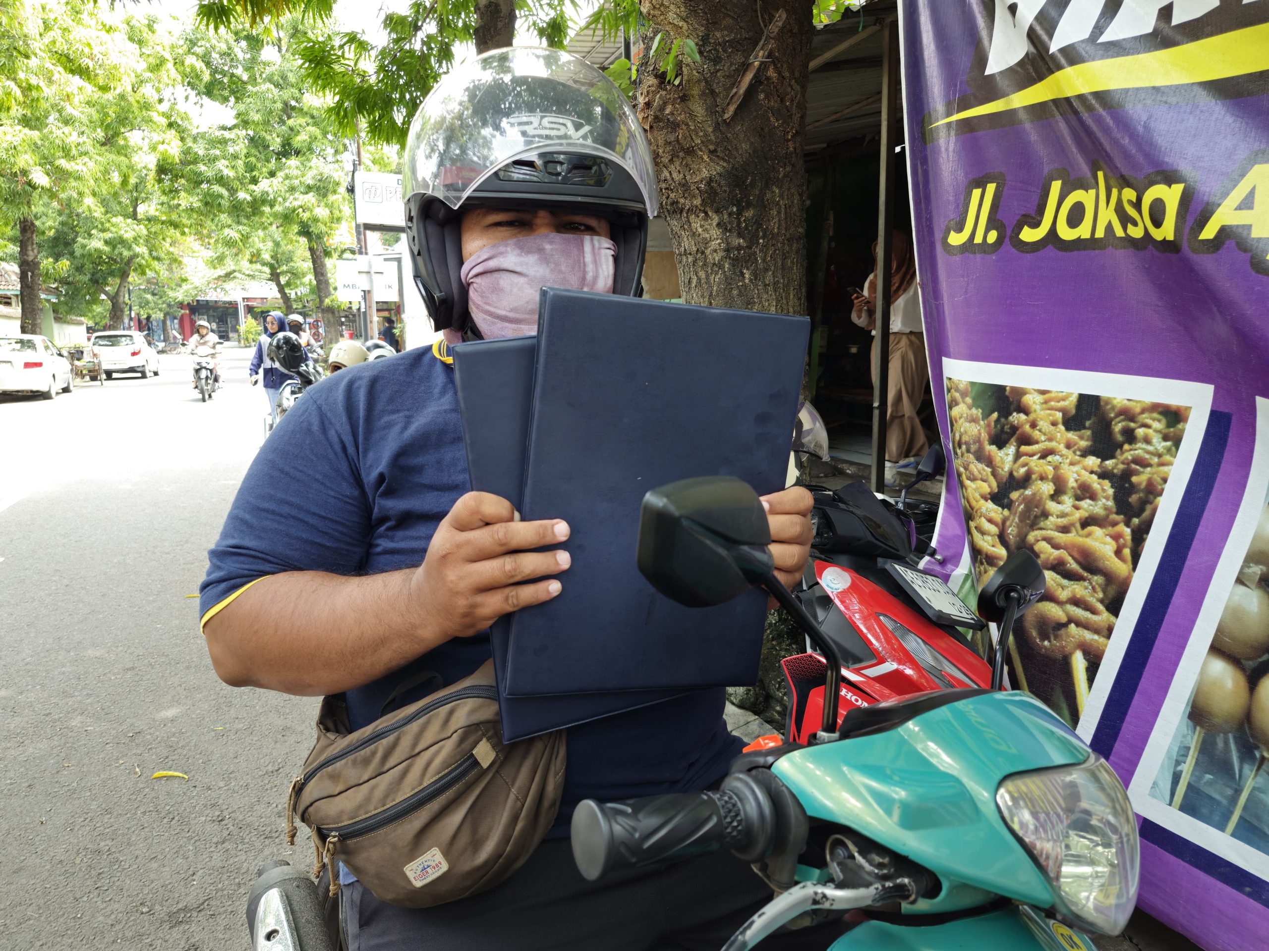 Tak Sempat ke Sekolah, Wali Murid di Ponorogo Gunakan Jasa Online Ambil Rapor