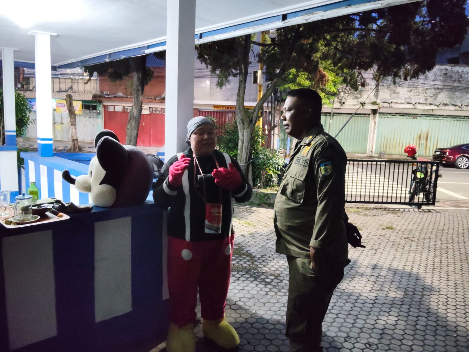 Resahkan Pengguna Jalan, Pengamen Badut Gembrot Diamankan Satpol PP Kabupaten Kediri
