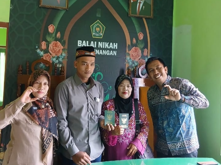 Terlanjur Cinta Mati, Pemuda di Ponorogo Menikahi Nenek Usia 58 Tahun