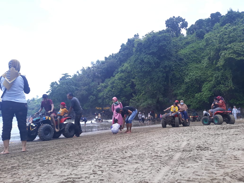 Libur Nataru 2025–2026, Pantai Gemah dan Kebun Belimbing Masih Jadi Favorit Wisatawan Tulungagung