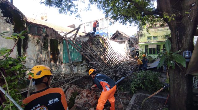 Gempa Pacitan 6,4 Magnitudo, Bangunan Tua di Jalan Mastrip Blitar Roboh