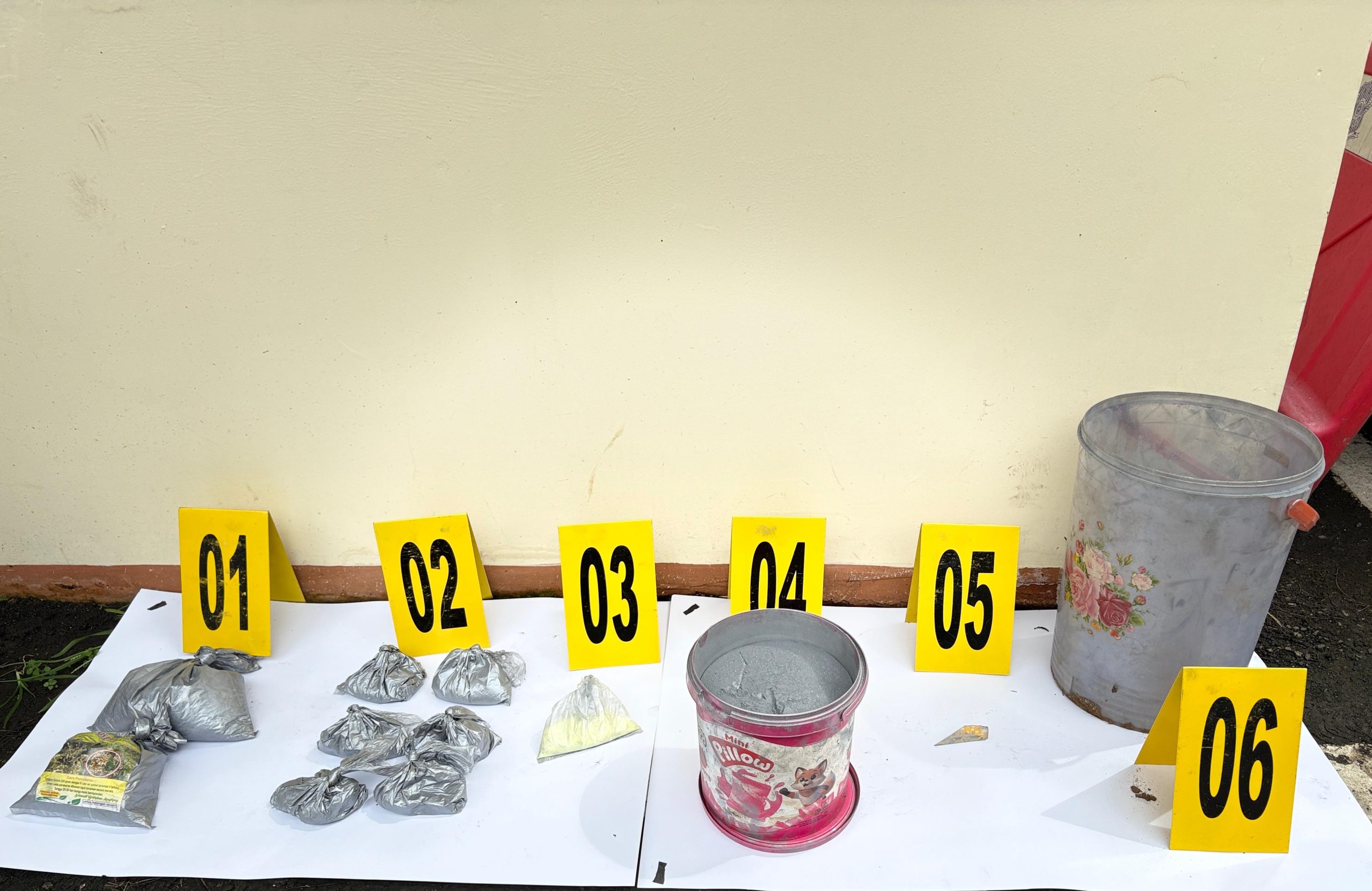 Polres Batu Amankan Dua Pemuda Kasembon, 15 Kg Bahan Peledak Petasan Disita