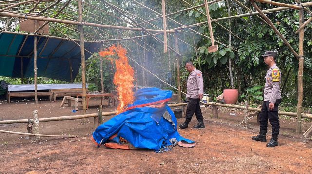 Polisi Bongkar Lokasi Diduga Arena Sabung Ayam di Gedangan Malang