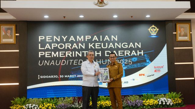 Walikota Batu Nurochman Serahkan LKPD 2025 ke BPK Jatim, Targetkan Opini WTP
