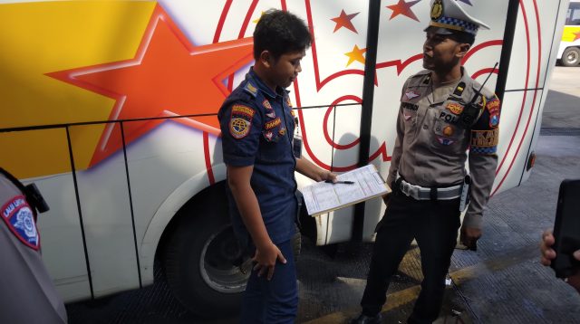 Pastikan Keamanan Penumpang, Tim Gabungan Gelar Pengecekan Bus di Terminal Patria