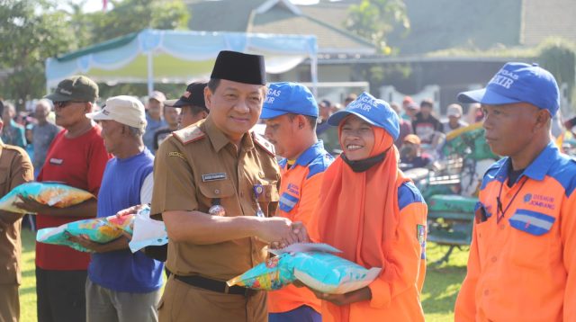 Sebanyak 2.495 Warga Terima Bansos Pemkab Jombang, Didominasi Tukang Becak dan PPKS