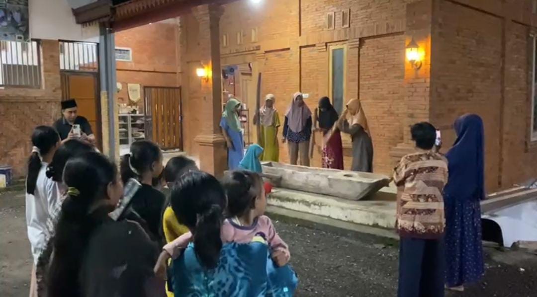 Tabuh Lesung hingga Bumil Makan Nasi Liwet, Tradisi Unik Tolak Balak Saat Gerhana Bulan di Munungkerep