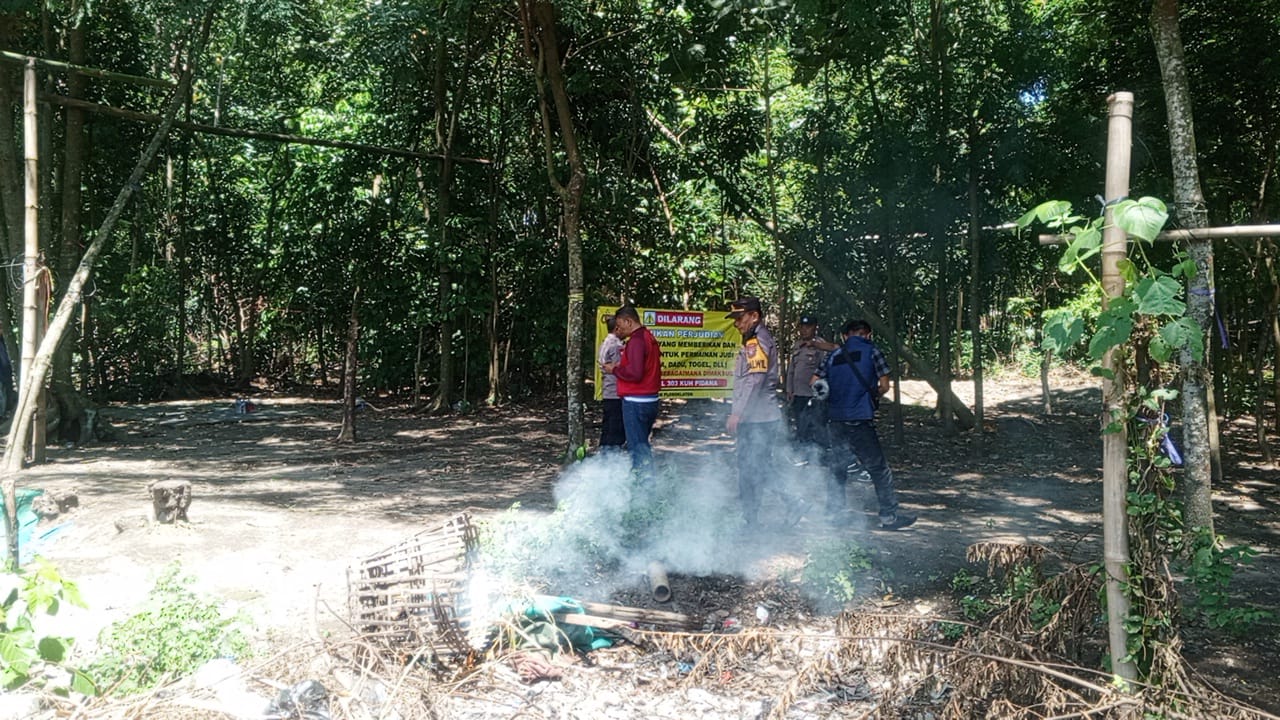 Respon Laporan Warga, Polsek Plosoklaten Cek Dugaan Judi Sabung Ayam di Desa Sumberagung