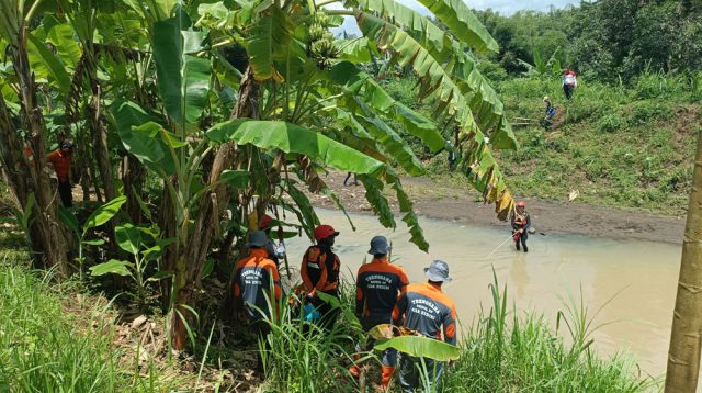 Basarnas dan BPBD Lakukan Pencarian Bocah Hilang Tenggelam di Sungai Banyakan