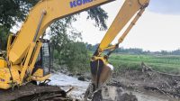 Normalisasi Sekaligus Bersihkan Sampah yang Hambat Aliran Sungai