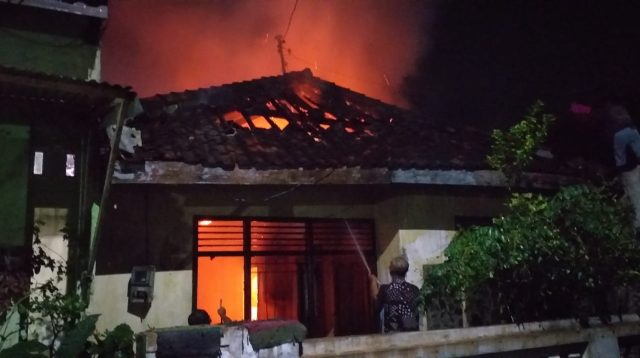 Ditinggal Pergi, Rumah Warga Desa Brenggolo Terbakar