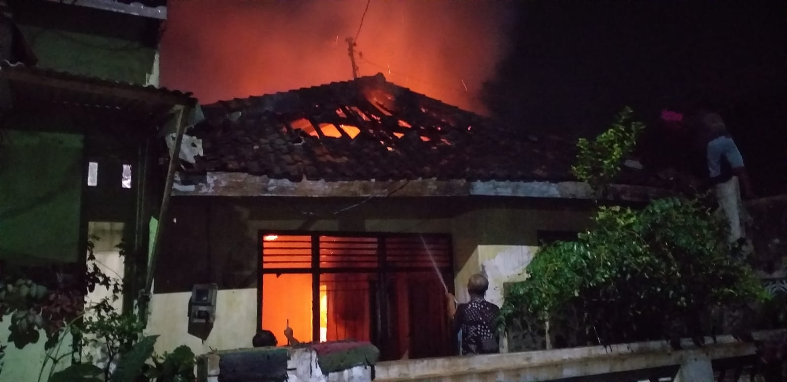 Ditinggal Pergi, Rumah Warga Desa Brenggolo Terbakar