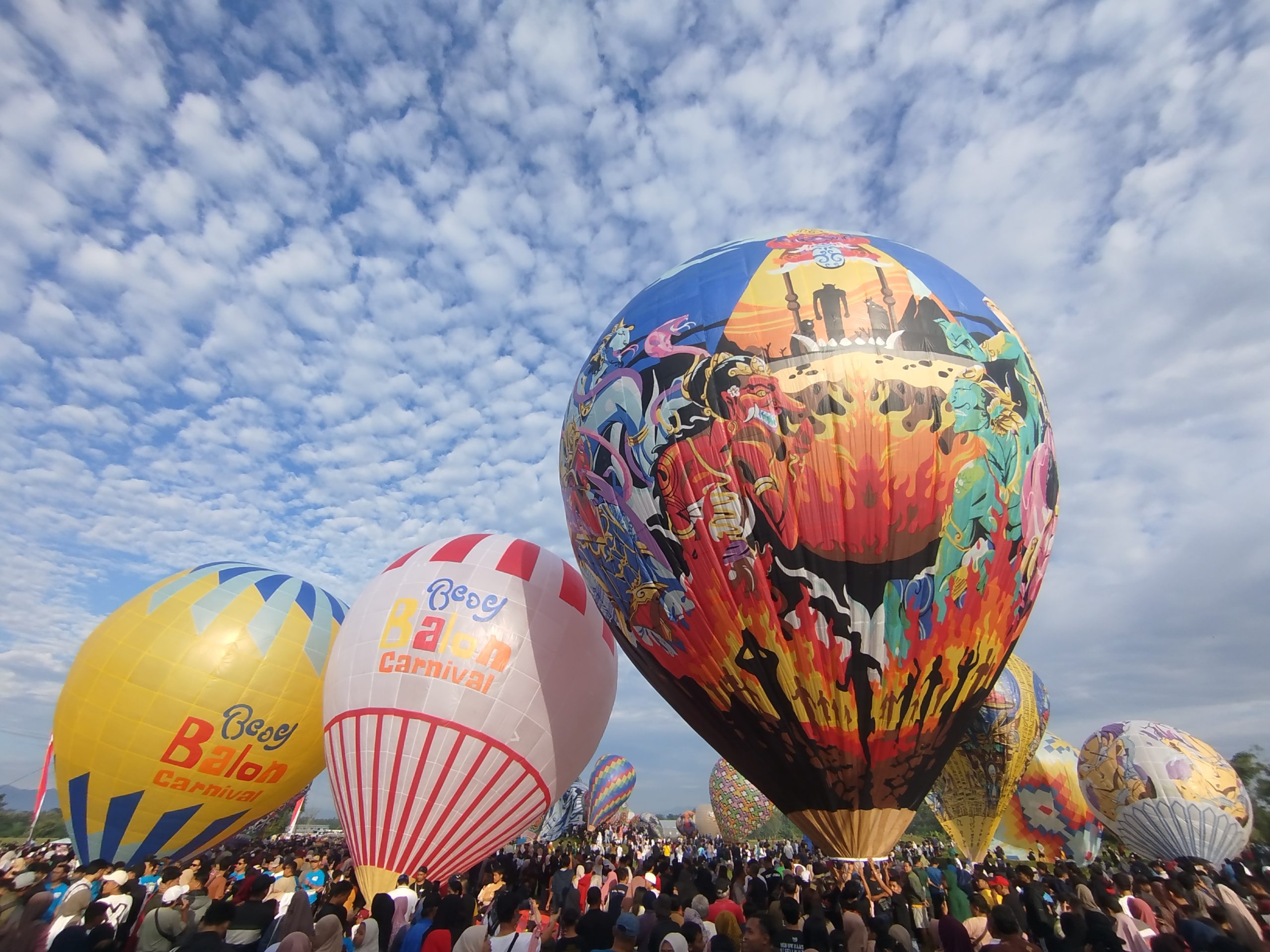 Reyog Balon Carnival 2026 Meriah, Puluhan Balon Hiasi Langit Ponorogo