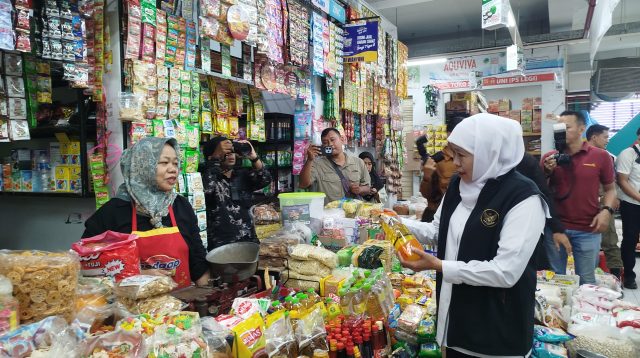 Harga Bapokting di Pasar Legi Ponorogo Stabil Pascalebaran, Khofifah Pastikan Distribusi Lancar