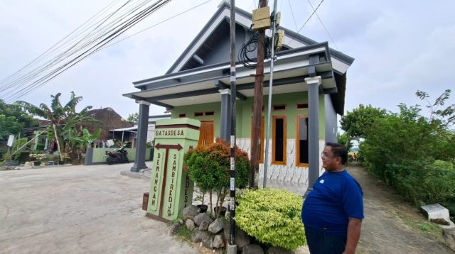 Unik! Tugu Batas Desa Berdiri di Teras Rumah Warga Nganjuk, ini Fakta Sebenarnya
