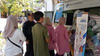 Ratusan Warga Tulungagung Antre Tukar Uang Baru Jelang Lebaran