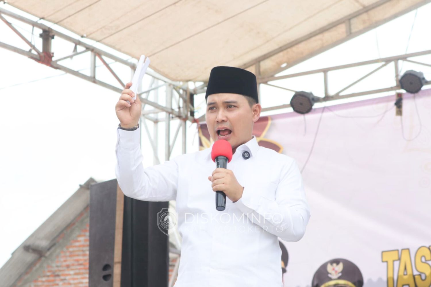 Bupati Mojokerto, Muhammad Albarraa.