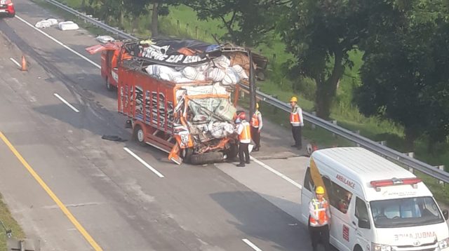 Diduga Sopir Mengantuk, Dua Tewas dalam Kecelakaan Truk di Tol Jombang–Mojokerto