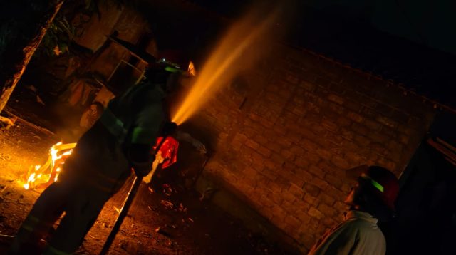 Lupa Matikan Obat Nyamuk, Rumah di Pare Kediri Terbakar