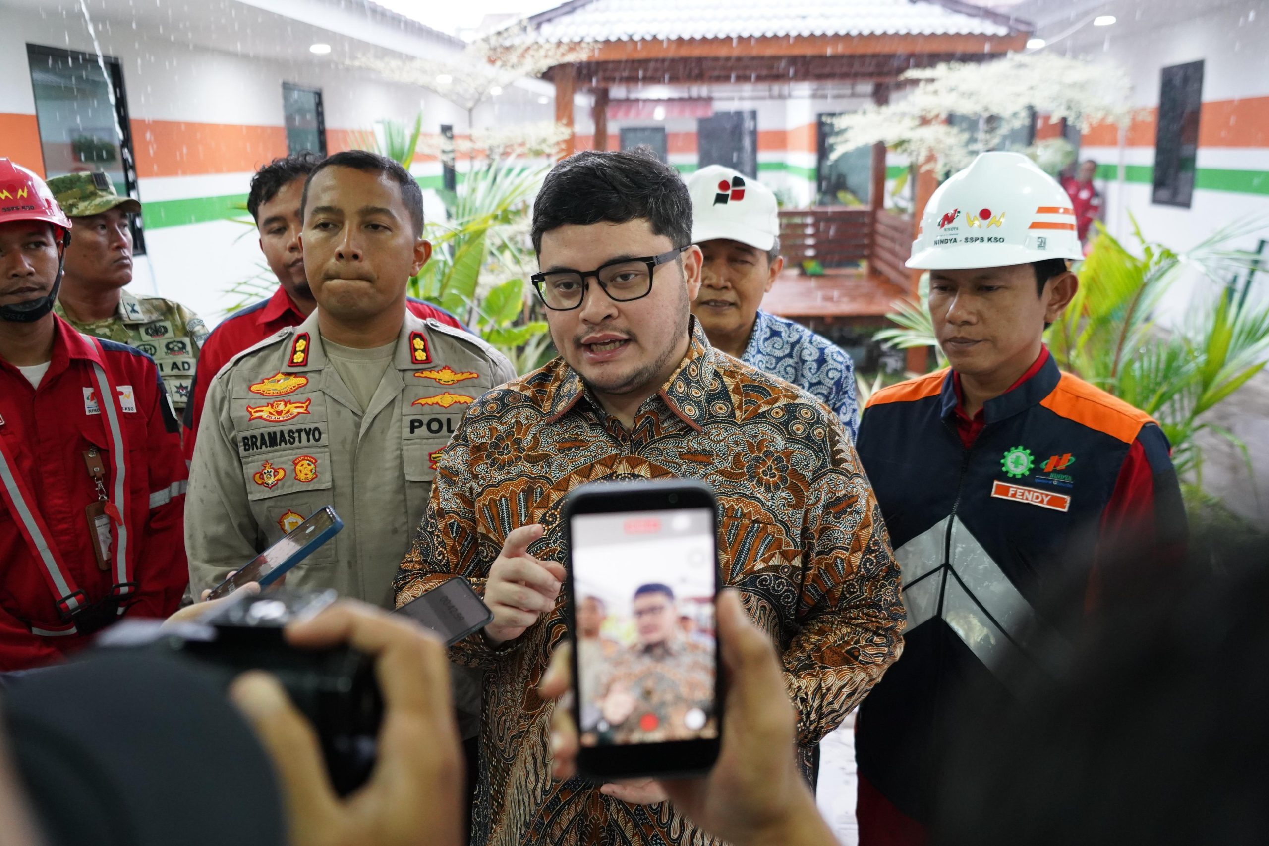 Sekolah Rakyat Plosoklaten Kamis siang.