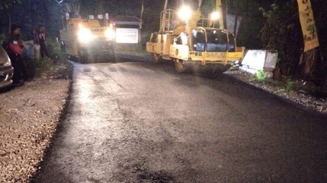 Proses perbaikan ruas jalan di Kabupaten Tulungagung.
