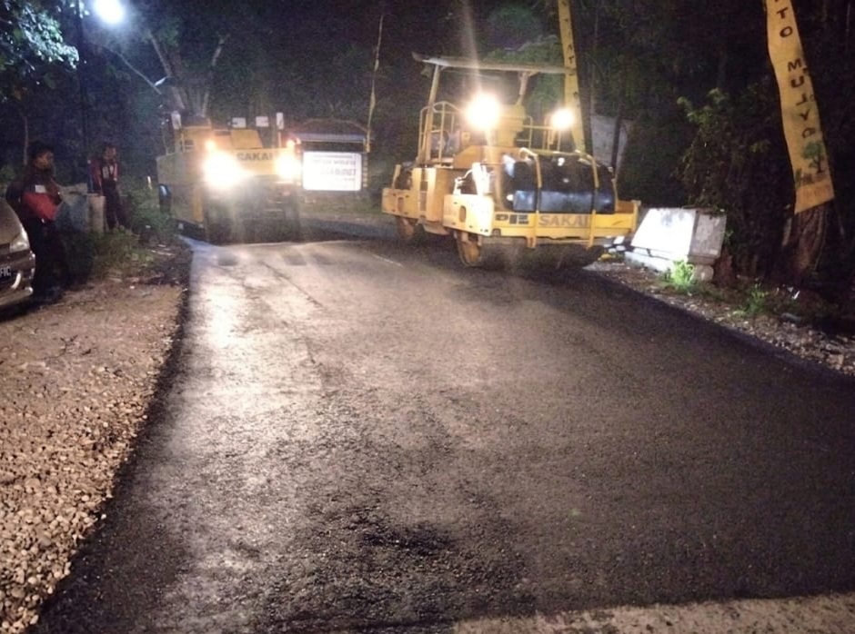 Proses perbaikan ruas jalan di Kabupaten Tulungagung.