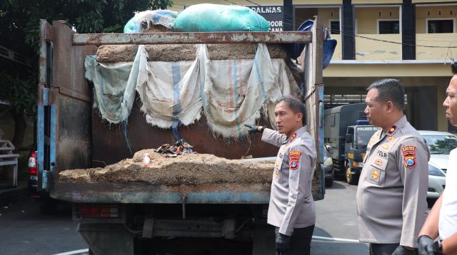 Satreskrim Polres Blitar Kota Ungkap Praktik Curang Beli Solar Subsidi, Modifikasi Truk Tangki, Punya 12 Barcode